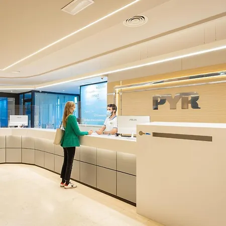Pyr Apartahotel