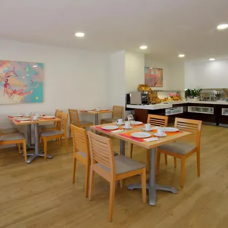 Pyr Apartahotel 3*