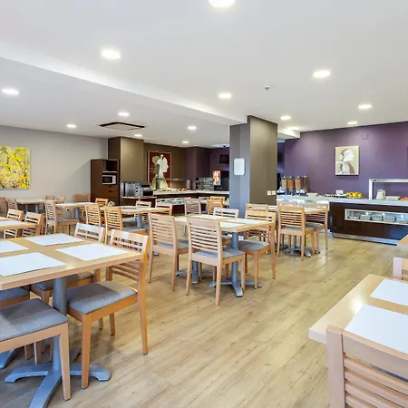 Pyr Apartahotel