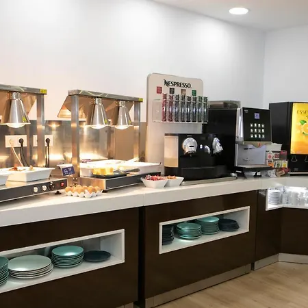 Apartahotel Pyr