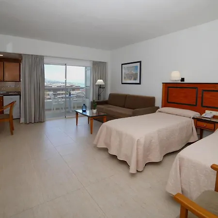 Pyr Apartahotel